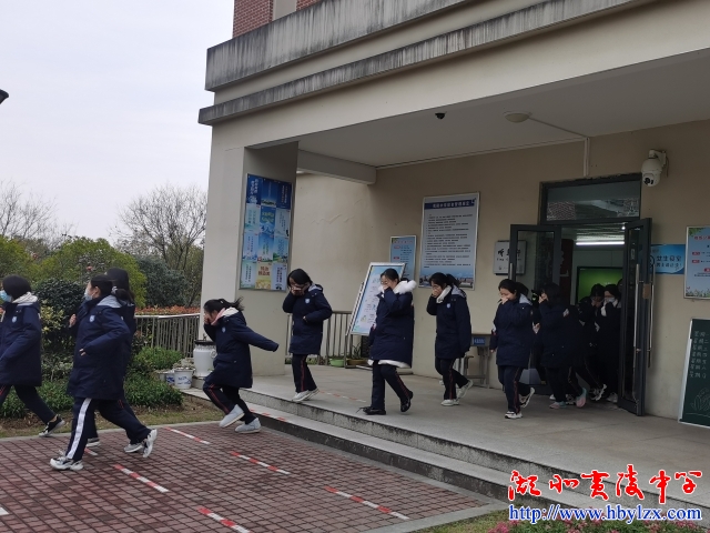 4 学生宿舍安全安全跑出.jpg