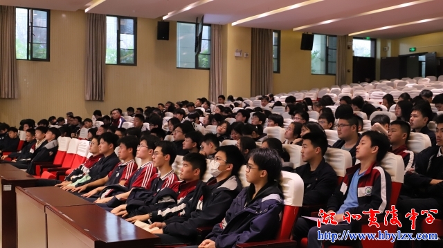 图 4 学生听讲.JPG